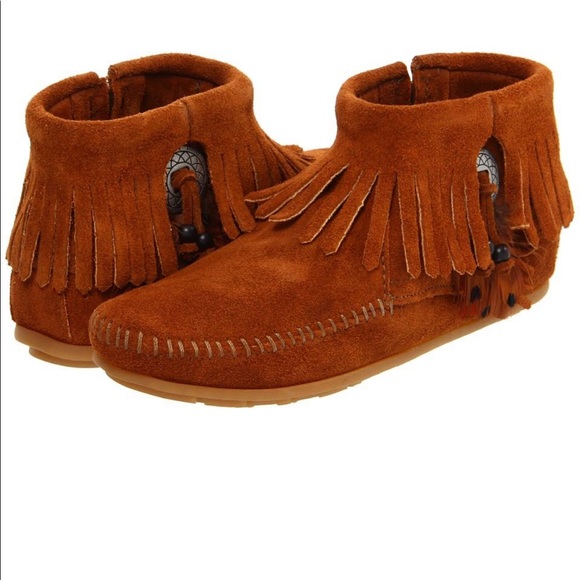 Shoes - Minnetonka women’s brown suede fringe moccasin